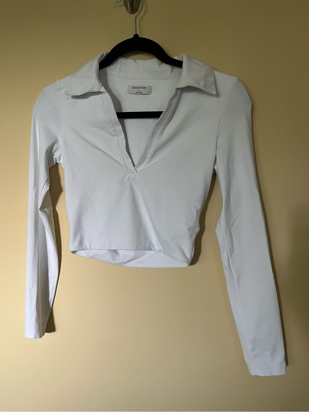 Babaton White Collared V-Neck Long Sleeve Crop Top size S